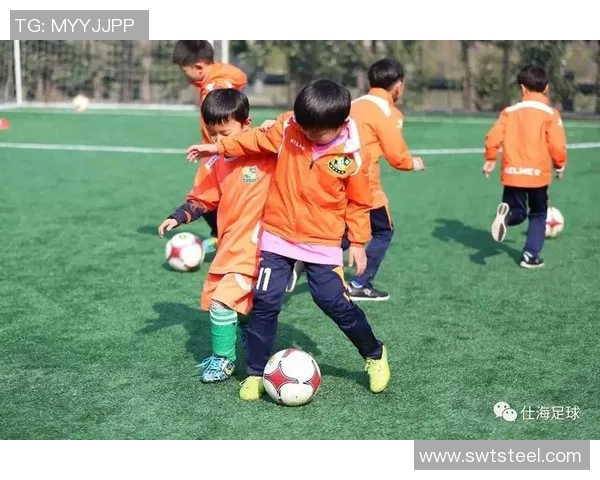 学足球的好处：提升身体素质锻炼团队协作能力培养坚韧意志与社交技巧